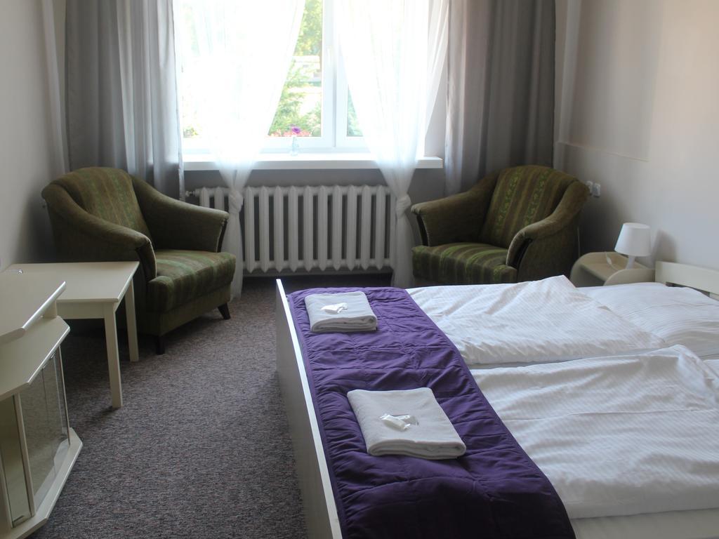 Hotel Pod Debem Ζιελόνα Γκόρα Εξωτερικό φωτογραφία