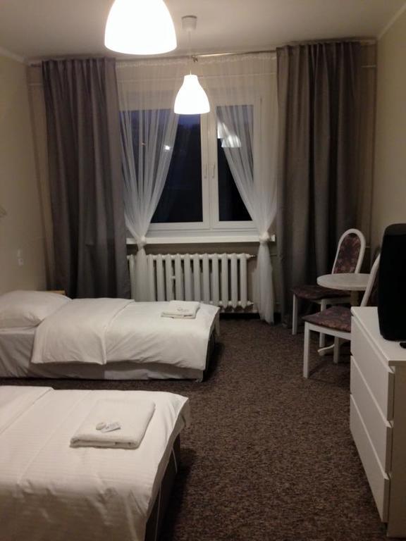 Hotel Pod Debem Ζιελόνα Γκόρα Εξωτερικό φωτογραφία