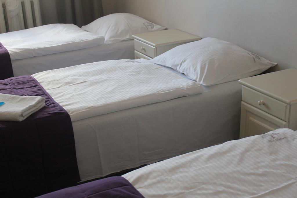 Hotel Pod Debem Ζιελόνα Γκόρα Εξωτερικό φωτογραφία