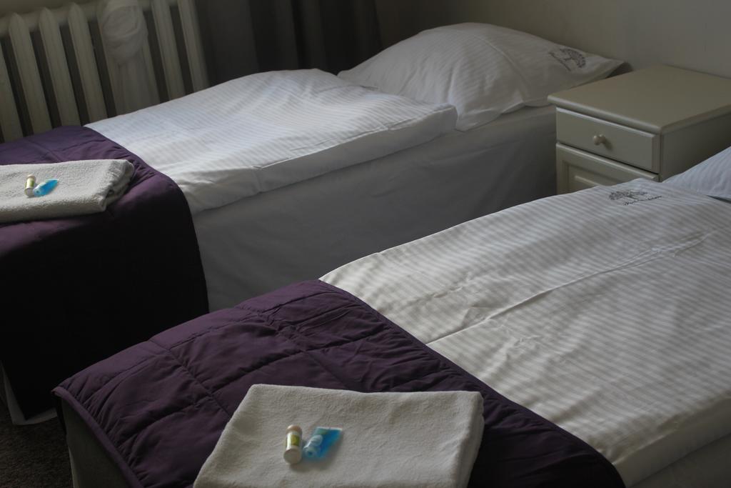 Hotel Pod Debem Ζιελόνα Γκόρα Εξωτερικό φωτογραφία