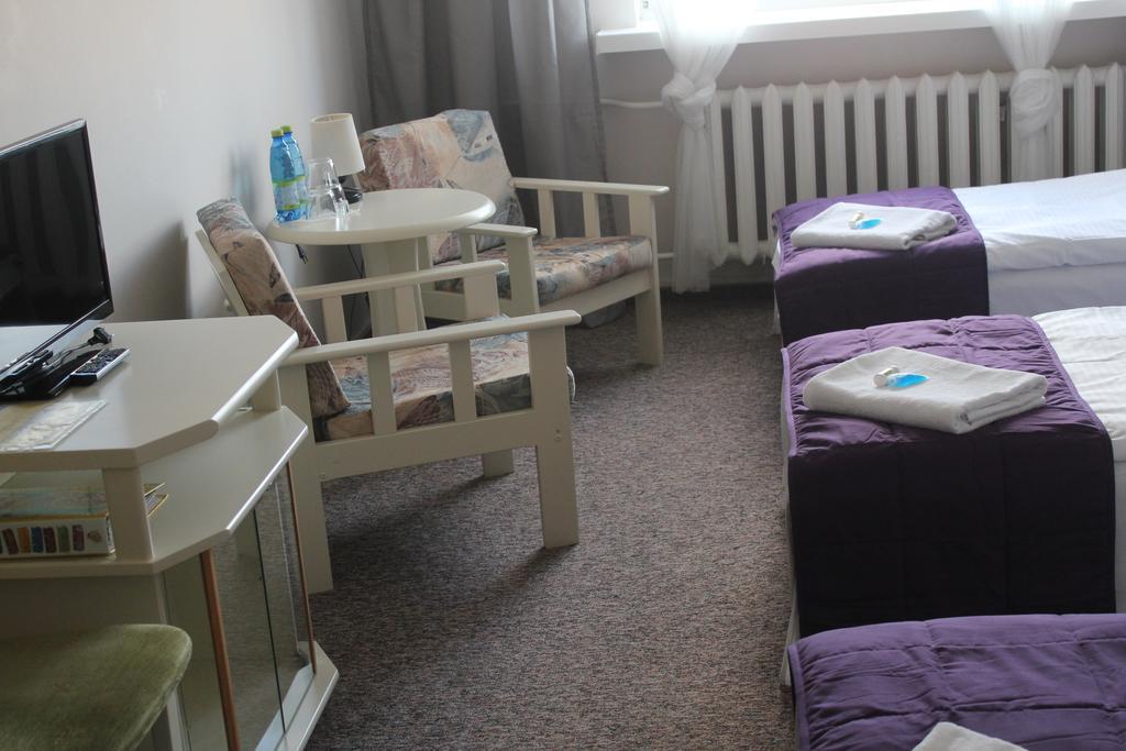 Hotel Pod Debem Ζιελόνα Γκόρα Εξωτερικό φωτογραφία