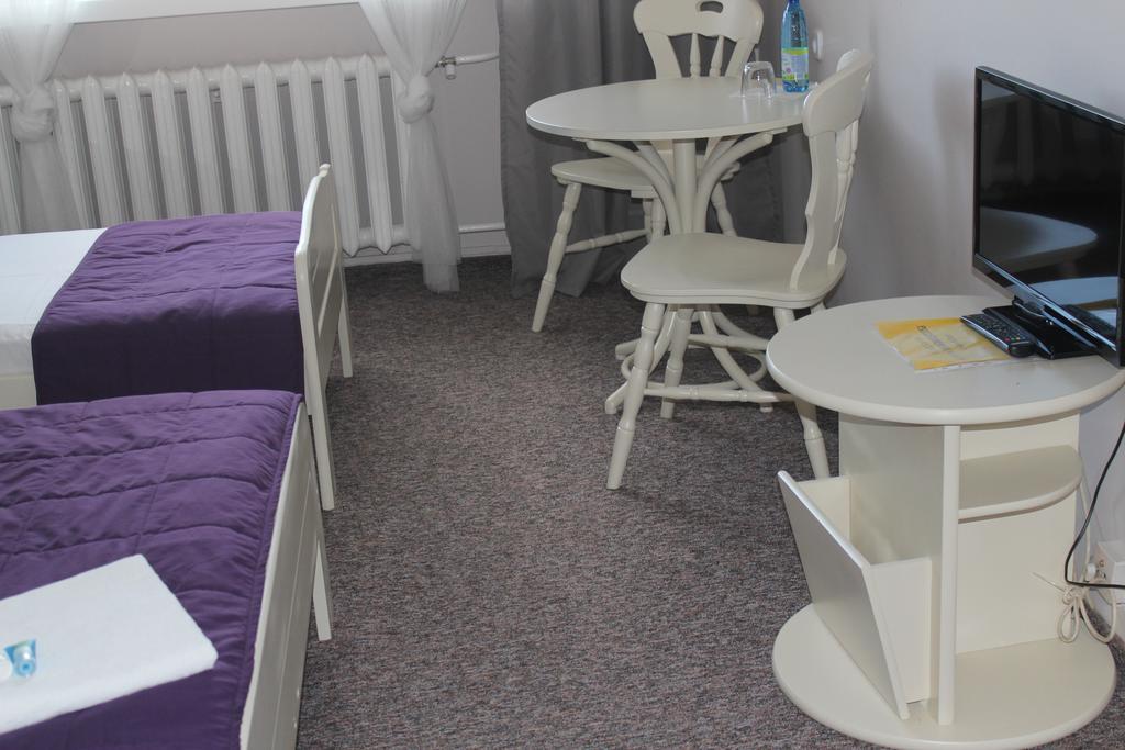 Hotel Pod Debem Ζιελόνα Γκόρα Εξωτερικό φωτογραφία