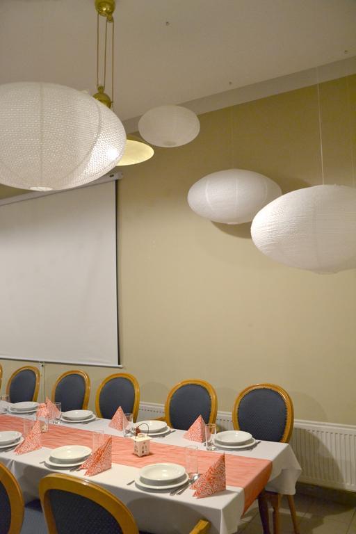 Hotel Pod Debem Ζιελόνα Γκόρα Εξωτερικό φωτογραφία
